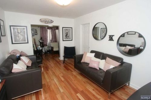 95 Clinton Pl, East Rutherford, NJ 07073-1323