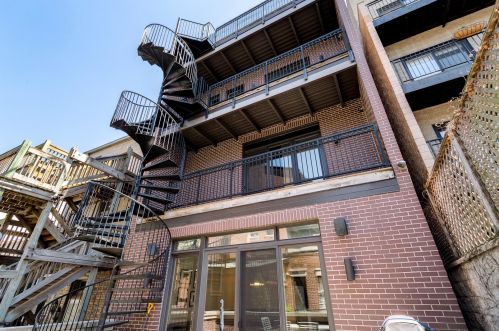 1512 Wieland St, Chicago IL 60610-1233 exterior