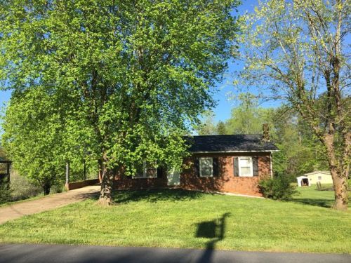 3776 Newhall Dr, Conover, NC 28613-8913