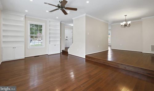 8284 Clifton Farm Ct, Alexandria VA  22306-3265 exterior