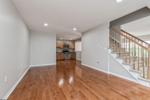 88 Chariot Ct, Piscataway NJ  08854-6665 exterior