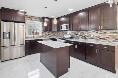 147 Fisher Ave, Piscataway NJ  08854-4830 exterior