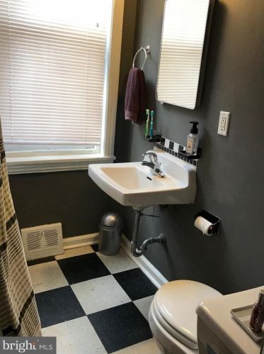 113 Walnut Ave, Ardmore PA 19003-2104 exterior