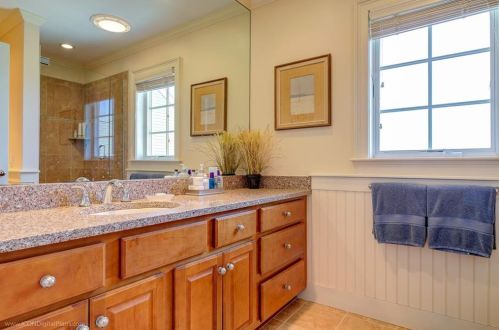 414 Corey Ln, Middletown RI 02842-5659 exterior