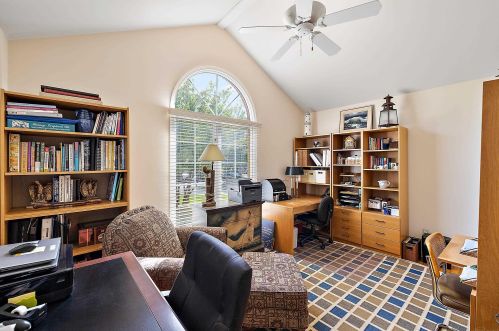 1039 Bloomview Cir, Rochester MI 48307-1728 exterior