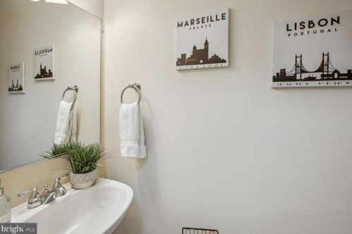 7433 Dunnington Pl, Alexandria VA  22315-5248 exterior