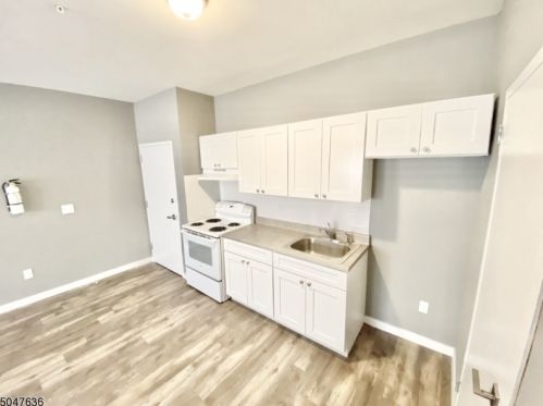 210 Governor St, Paterson NJ  07501-1304 exterior