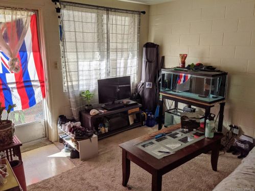 2615 Kaaha St, Honolulu HI 96826-3168 exterior