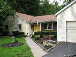 13 Chestnut Ln, Schenectady, NY 12309-1243
