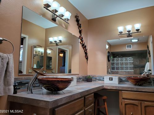 1086 Paseo Iris, Green Valley AZ 85614-3644 exterior