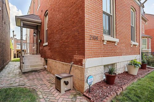 2104 Sidney St, Saint Louis MO 63104-2829 exterior
