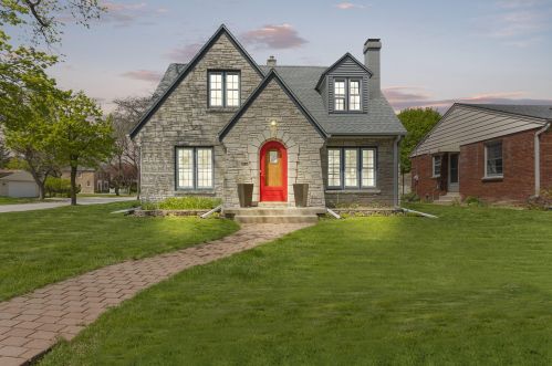 5705 Crestwood Blvd, Milwaukee, WI 53209-4309