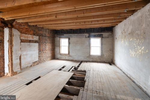 2320 2nd St, Philadelphia PA 19133-3303 exterior