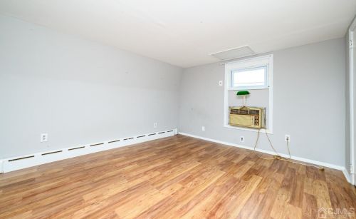 15 Douglas St, Perth Amboy NJ  08863-2205 exterior