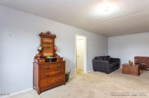 305 Jones St, Grant MI 49327-9143 exterior