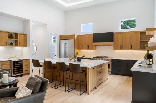 3986 Ashford Dunwoody Rd, Atlanta GA 30319-2002 exterior