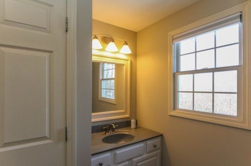 25 Gates Ave, Springfield MA 01118-2302 exterior