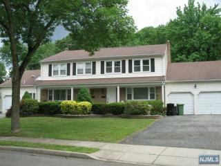 11 Daisy Way, Paramus NJ  07652-4305 exterior