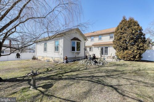 100 Acadia Dr, Riverton NJ 08077-3136 exterior