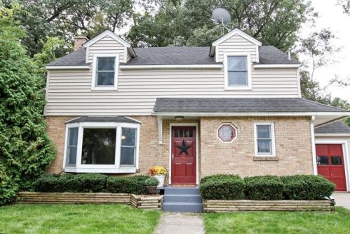 530 Fremont St, Bull Valley, IL 60098-4013