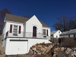 6456 Poppleton Ave, Omaha NE  68106-1542 exterior