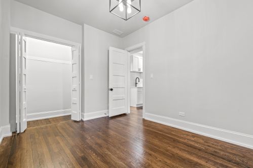 3142 Diversey Ave, Chicago IL 60647-1558 exterior