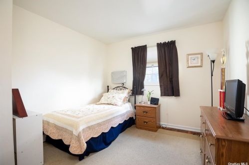 29 Wesleyan Rd, Commack NY 11725-2519 exterior