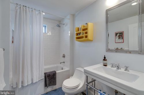 917 Catharine St, Philadelphia PA 19143-2536 exterior