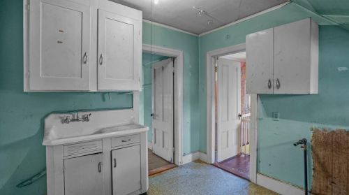 166 Adelaide Ave, Providence RI 02907-1833 exterior