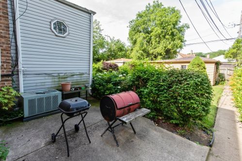 8748 Dorchester Ave, Chicago IL 60619-7010 exterior