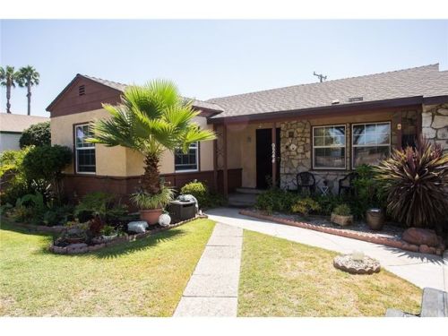 9244 Flower St, Bellflower, CA 90706-5609