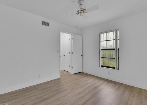 223 Bay Mdw Dr, Naples FL 34113-8301 exterior