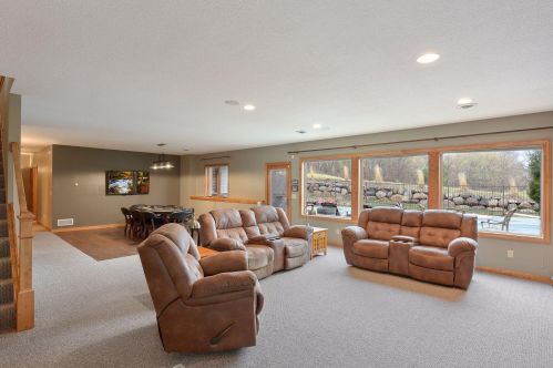1676 Isabella Pkwy, Chaska MN 55318-3214 exterior