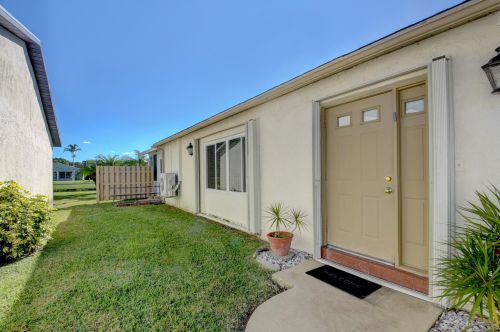 5136 Mirror Lk Blvd, Boynton Beach FL 33472-1211 exterior