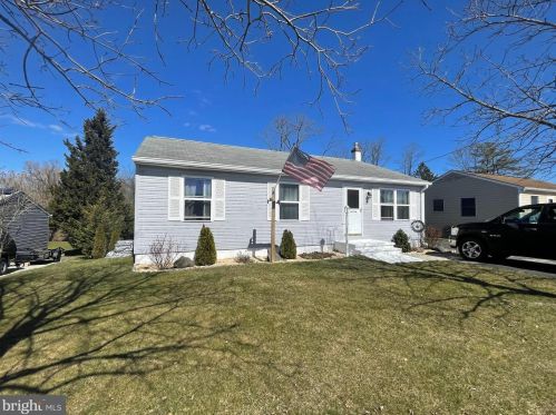 10 Bunting Bridge Rd, Cookstown, NJ 08511-1101