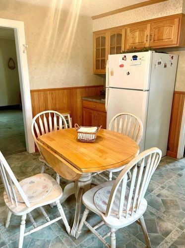 51 Grv Ave, Derby CT 06418-1615 exterior