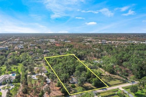 6800 Bottlebrush Ln, Naples FL 34109-3807 exterior