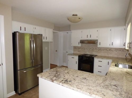 37 Grey Holw Rd, Norwalk CT 06850-1306 exterior