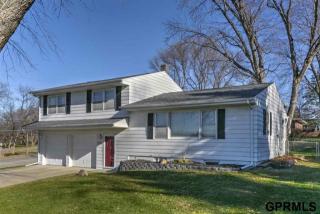 2705 106th St, Omaha, NE 68124-2415
