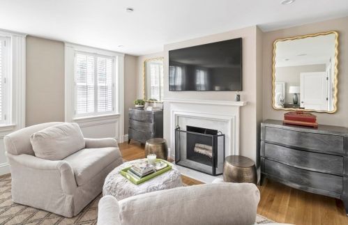 54 Pinckney St, Boston MA  02114 exterior