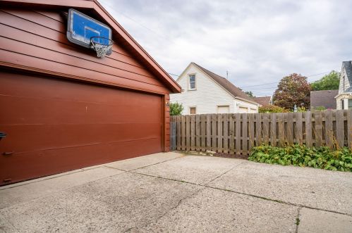 2524 Lefeber Ave, Milwaukee WI 53213-1222 exterior