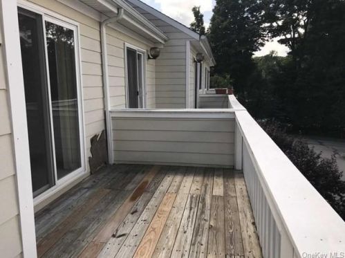 205 Crystal Hl Ln, Poughkeepsie NY 12603-6981 exterior