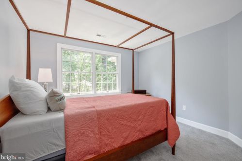 1941 Valleywood Rd, Mc Lean VA  22101-4931 exterior