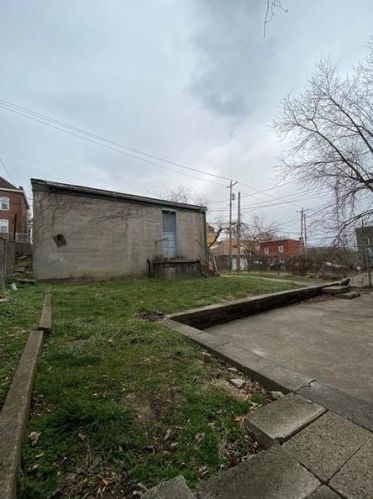 140 Bausman St, Pittsburgh PA 15210-2008 exterior