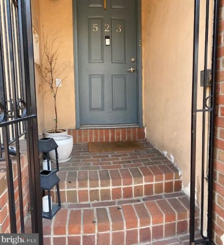 523 2nd St, Philadelphia PA  19147-2417 exterior