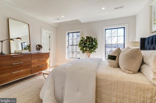 3025 Dent Pl, Washington DC 20007-2916 exterior