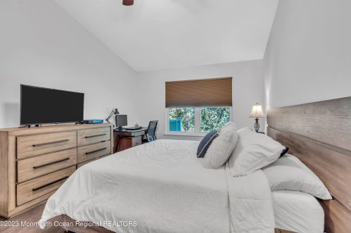 80 Poplar Pl, East Freehold NJ 07728-4173 exterior