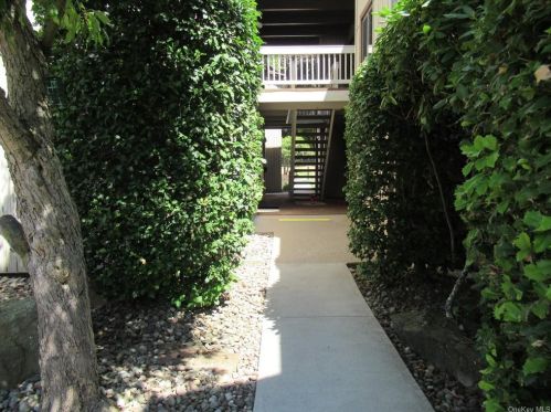 23 Sycamore Dr, Middletown, NY 10940-5405