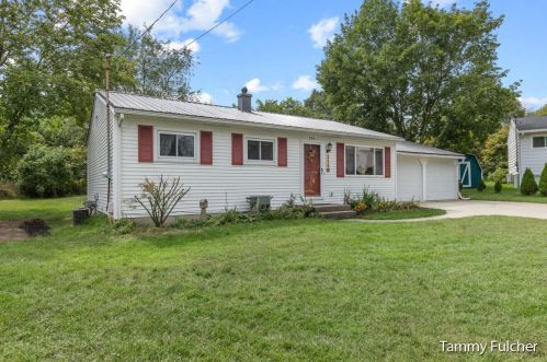 324 Stadium Dr, Middlevle, MI 49333-9401