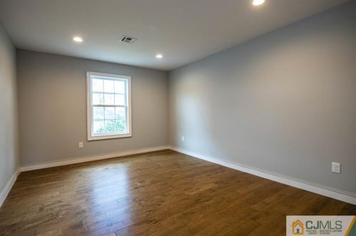 87 Ashley Rd, Edison NJ  08817-4062 exterior